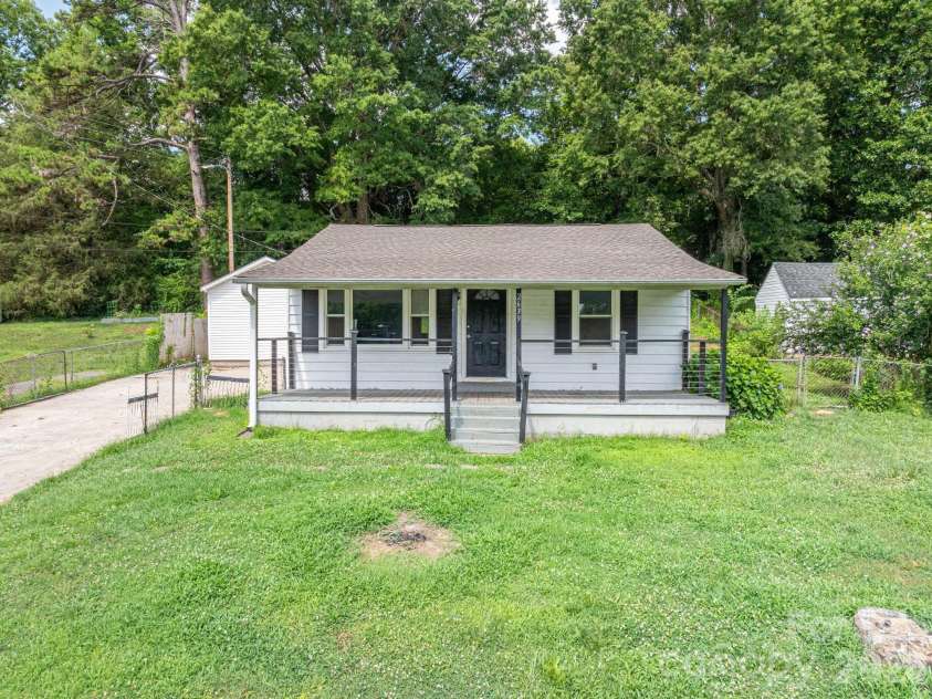 2639 Springbrook Circle, Gastonia, NC 28052.  MLS# CAR4399942, YatesRealty ID 34674. 