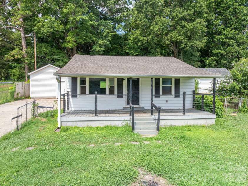 2639 Springbrook Circle, Gastonia, NC 28052.  MLS# CAR4399942, YatesRealty ID 34674. 