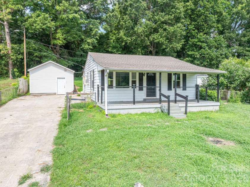 2639 Springbrook Circle, Gastonia, NC 28052.  MLS# CAR4399942, YatesRealty ID 34674. 