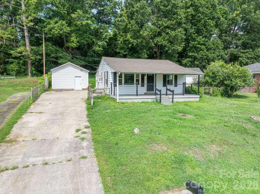 2639 Springbrook Circle, Gastonia, NC 28052.  MLS# CAR4399942, YatesRealty ID 34674. 