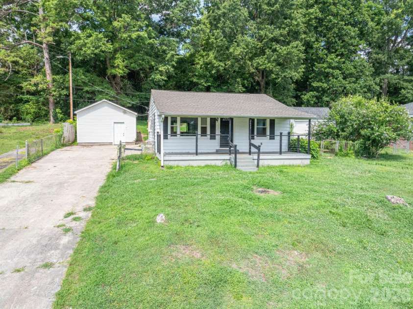2639 Springbrook Circle, Gastonia, NC 28052.  MLS# CAR4399942, YatesRealty ID 34674. 