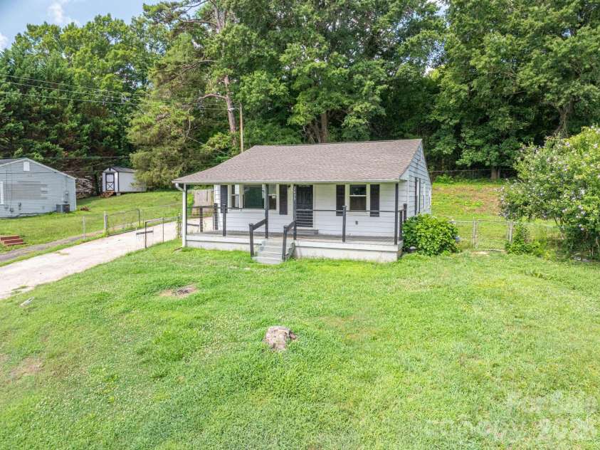 2639 Springbrook Circle, Gastonia, NC 28052.  MLS# CAR4399942, YatesRealty ID 34674. 