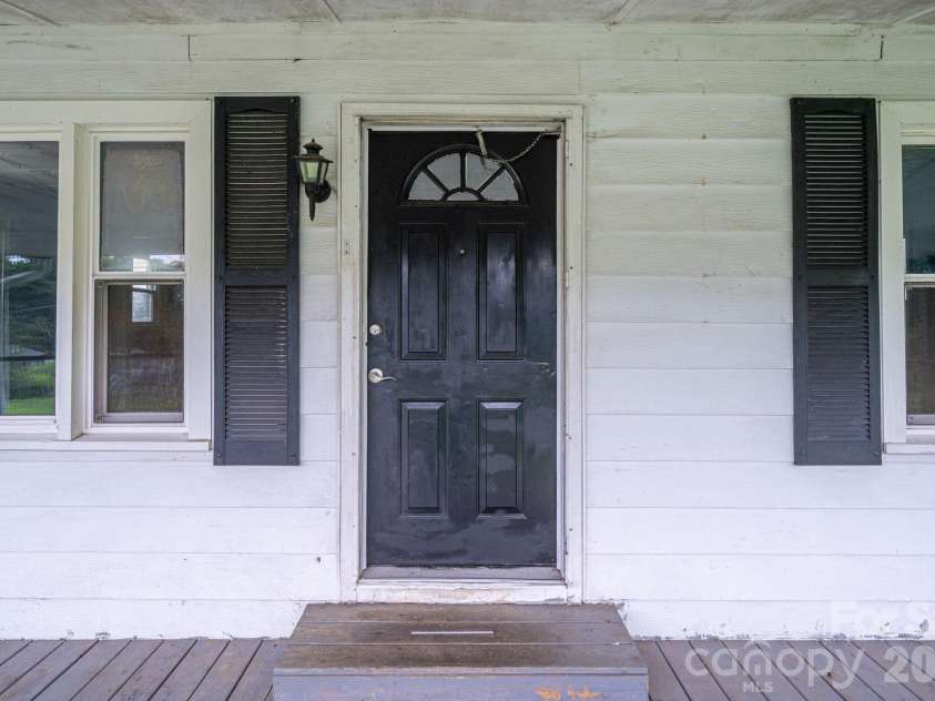 2639 Springbrook Circle, Gastonia, NC 28052.  MLS# CAR4399942, YatesRealty ID 34674. 