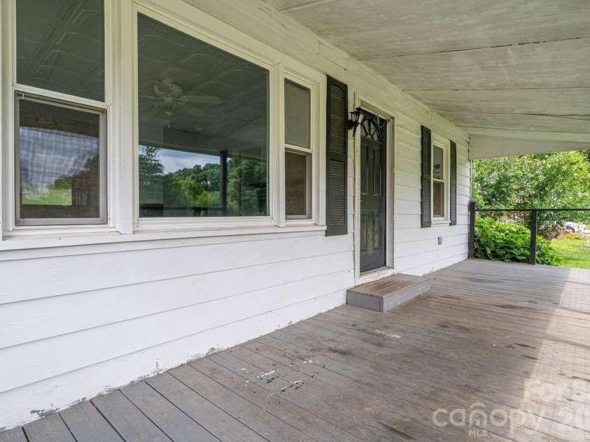 2639 Springbrook Circle, Gastonia, NC 28052.  MLS# CAR4399942, YatesRealty ID 34674. 