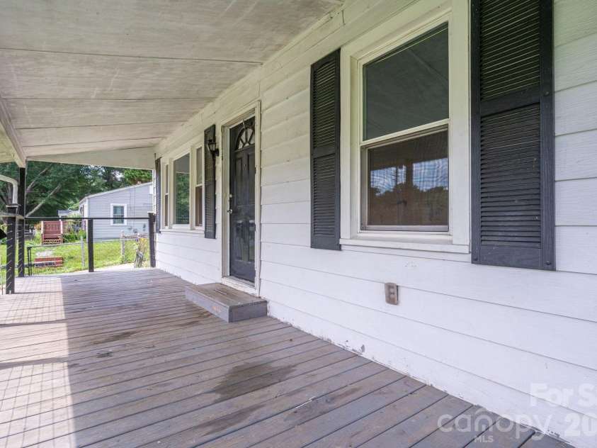 2639 Springbrook Circle, Gastonia, NC 28052.  MLS# CAR4399942, YatesRealty ID 34674. 