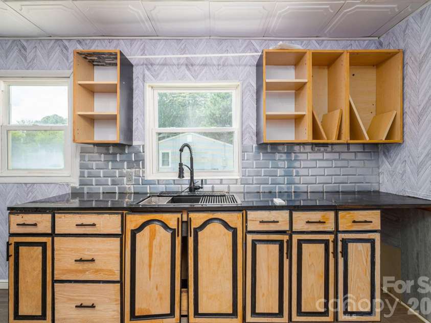 2639 Springbrook Circle, Gastonia, NC 28052.  MLS# CAR4399942, YatesRealty ID 34674. 
