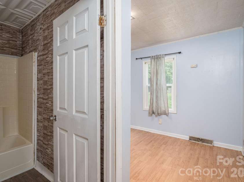 2639 Springbrook Circle, Gastonia, NC 28052.  MLS# CAR4399942, YatesRealty ID 34674. 
