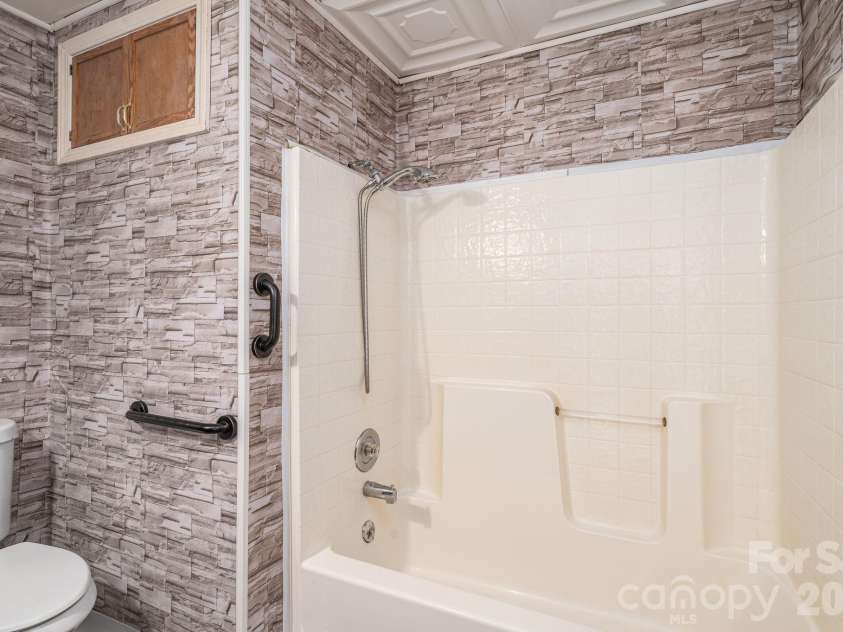 2639 Springbrook Circle, Gastonia, NC 28052.  MLS# CAR4399942, YatesRealty ID 34674. 