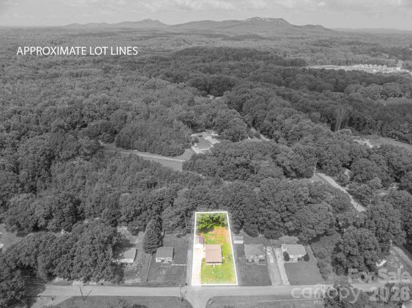 2639 Springbrook Circle, Gastonia, NC 28052.  MLS# CAR4399942, YatesRealty ID 34674. 