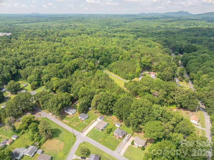 2639 Springbrook Circle, Gastonia, NC 28052.  MLS# CAR4399942, YatesRealty ID 34674. 