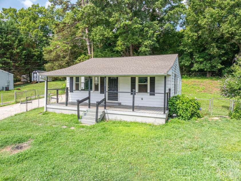 2639 Springbrook Circle, Gastonia, NC 28052.  MLS# CAR4399942, YatesRealty ID 34674. 