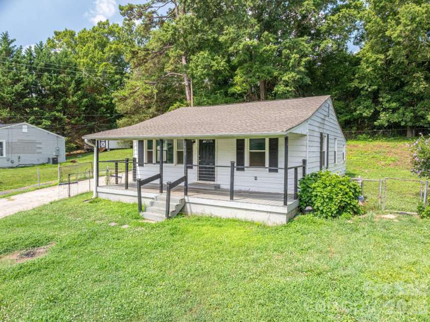 2639 Springbrook Circle, Gastonia, NC 28052.  MLS# CAR4399942, YatesRealty ID 34674. 