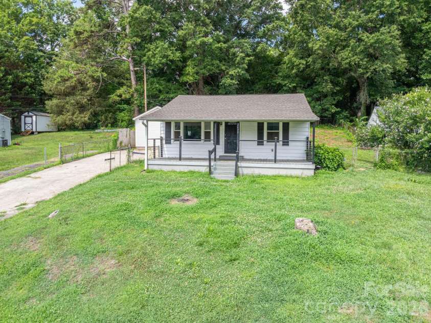 2639 Springbrook Circle, Gastonia, NC 28052.  MLS# CAR4399942, YatesRealty ID 34674. 