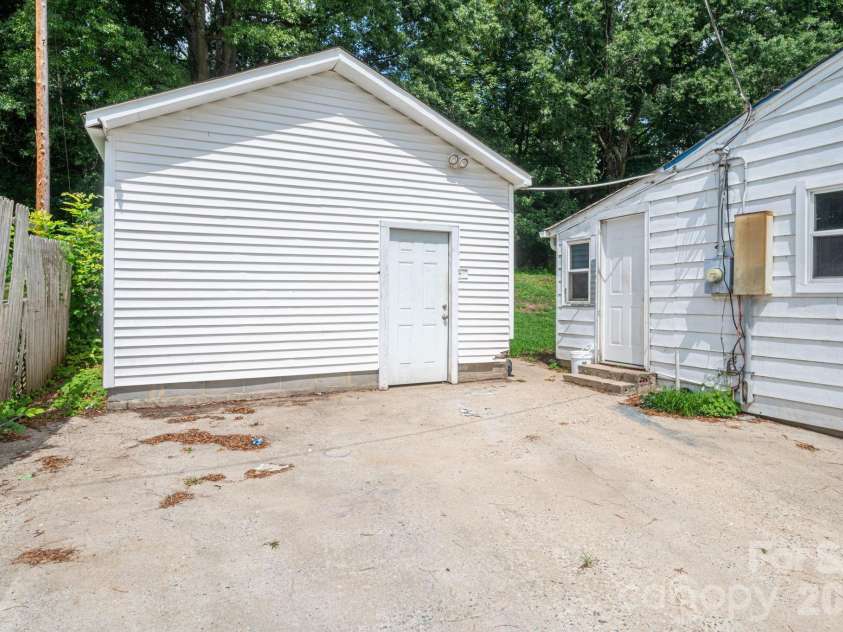 2639 Springbrook Circle, Gastonia, NC 28052.  MLS# CAR4399942, YatesRealty ID 34674. 