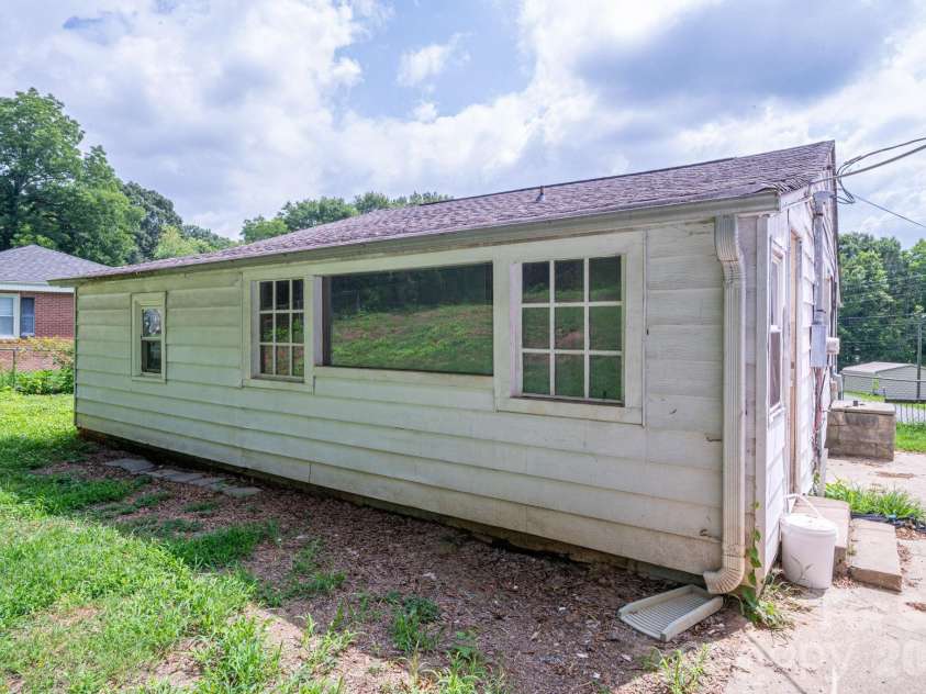 2639 Springbrook Circle, Gastonia, NC 28052.  MLS# CAR4399942, YatesRealty ID 34674. 