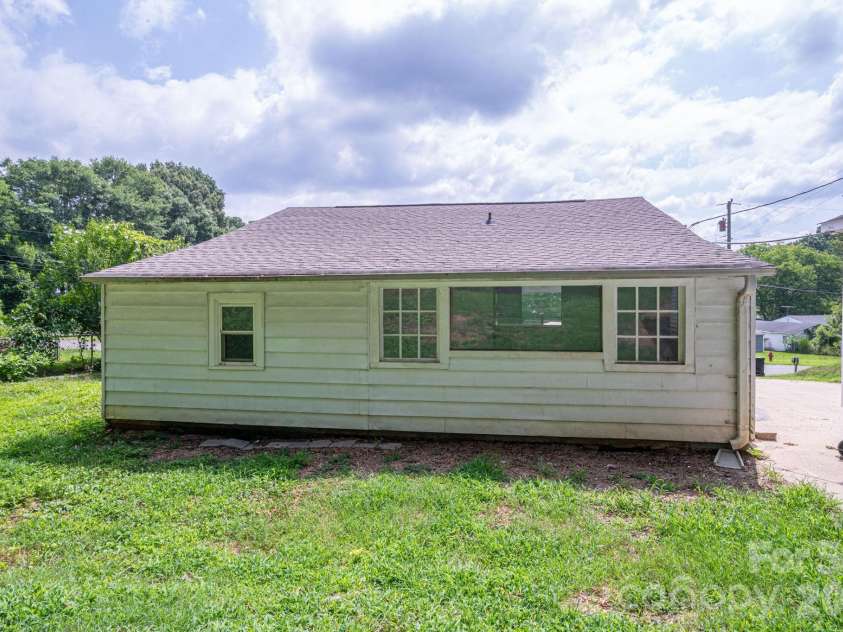 2639 Springbrook Circle, Gastonia, NC 28052.  MLS# CAR4399942, YatesRealty ID 34674. 