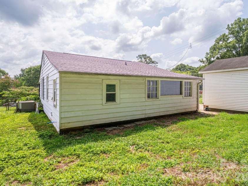 2639 Springbrook Circle, Gastonia, NC 28052.  MLS# CAR4399942, YatesRealty ID 34674. 