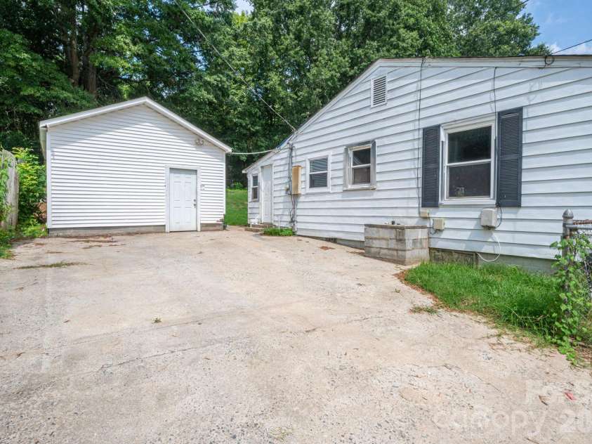 2639 Springbrook Circle, Gastonia, NC 28052.  MLS# CAR4399942, YatesRealty ID 34674. 