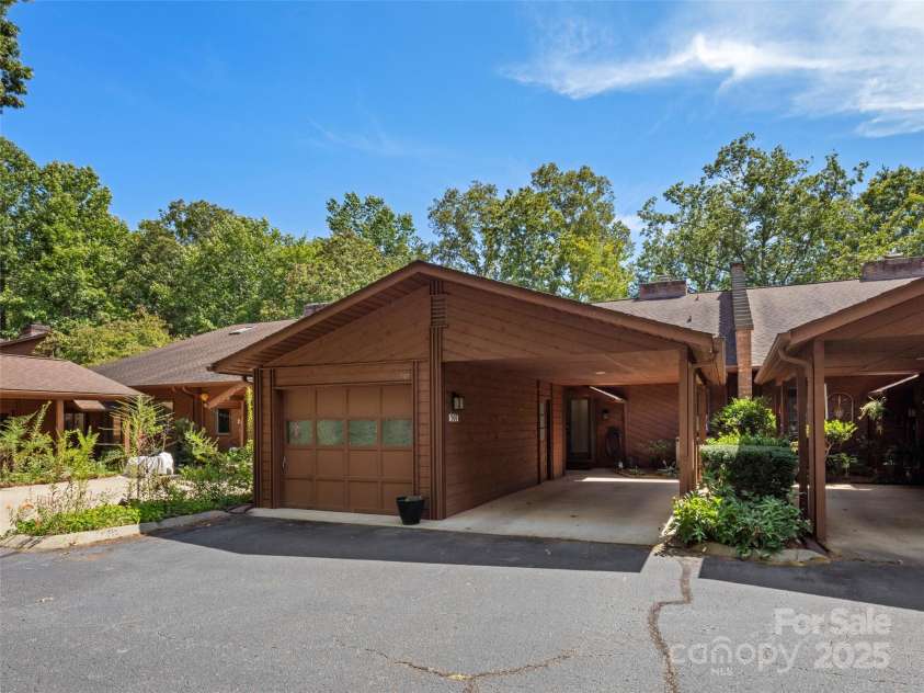 507 Woodfield Drive, Asheville, NC 28803.  MLS# CAR4293581, YatesRealty ID 34674. 
