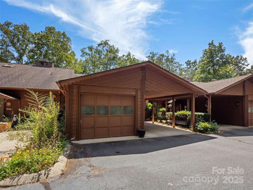 507 Woodfield Drive, Asheville, NC 28803.  MLS# CAR4293581, YatesRealty ID 34674. 