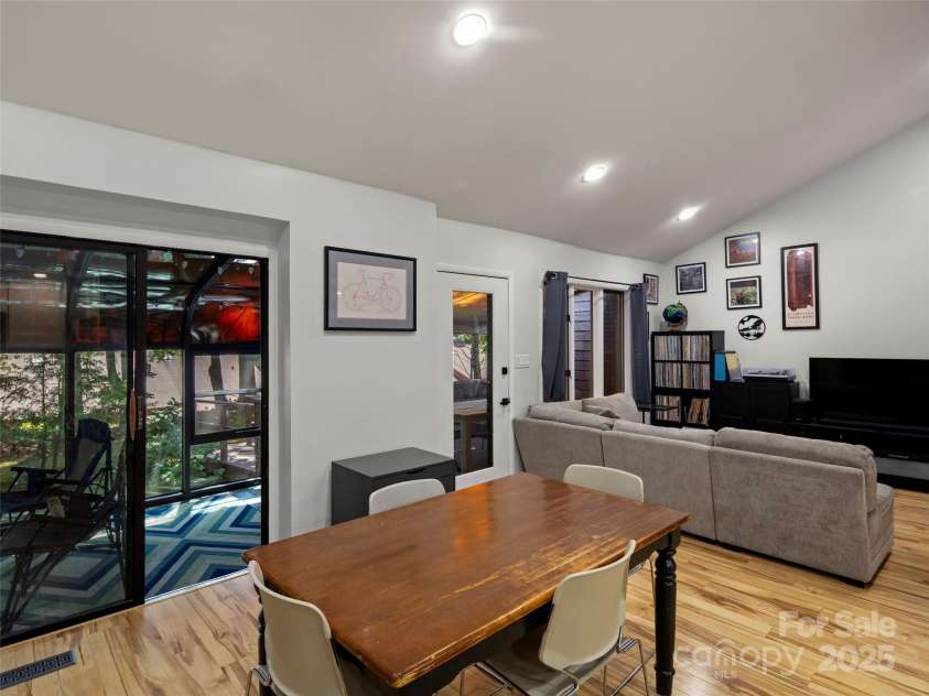 507 Woodfield Drive, Asheville, NC 28803.  MLS# CAR4293581, YatesRealty ID 34674. 