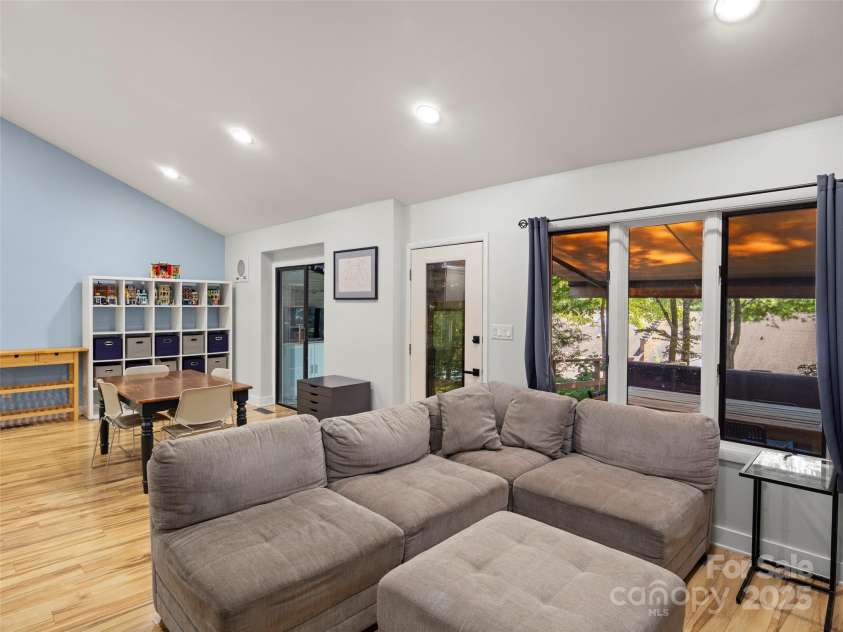 507 Woodfield Drive, Asheville, NC 28803.  MLS# CAR4293581, YatesRealty ID 34674. 