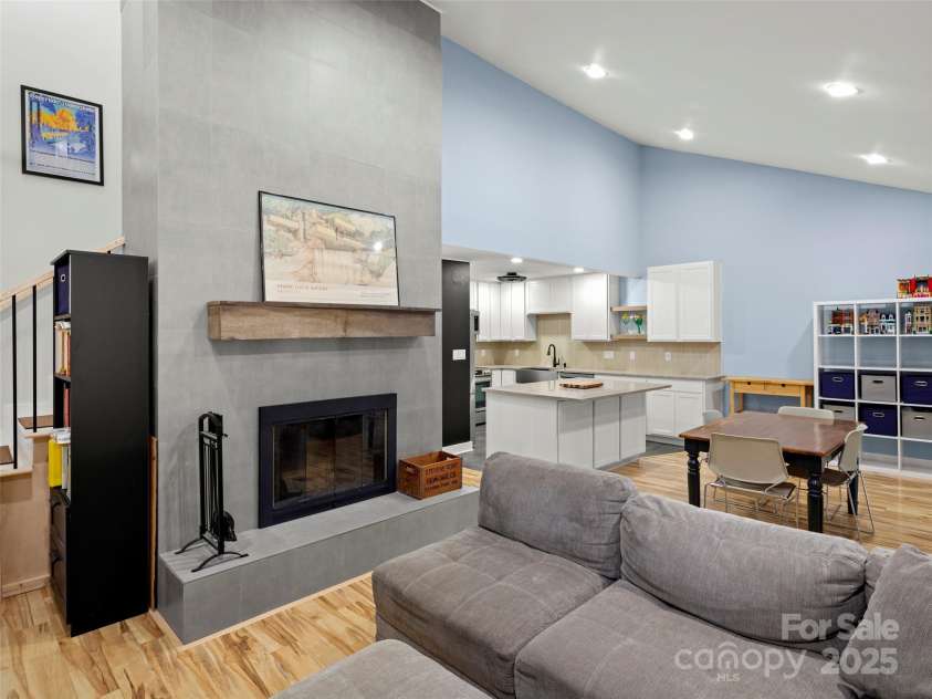 507 Woodfield Drive, Asheville, NC 28803.  MLS# CAR4293581, YatesRealty ID 34674. 