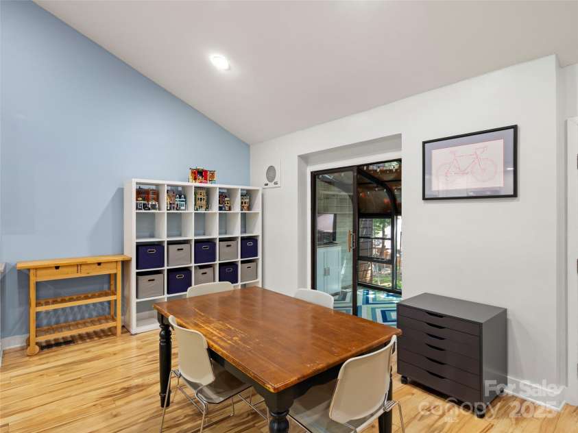 507 Woodfield Drive, Asheville, NC 28803.  MLS# CAR4293581, YatesRealty ID 34674. 