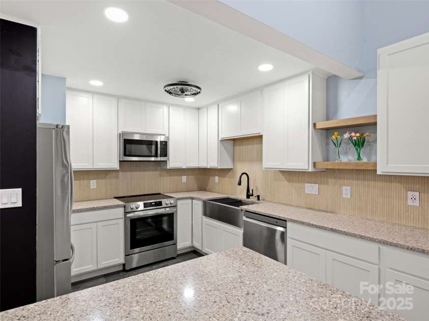 507 Woodfield Drive, Asheville, NC 28803.  MLS# CAR4293581, YatesRealty ID 34674. 