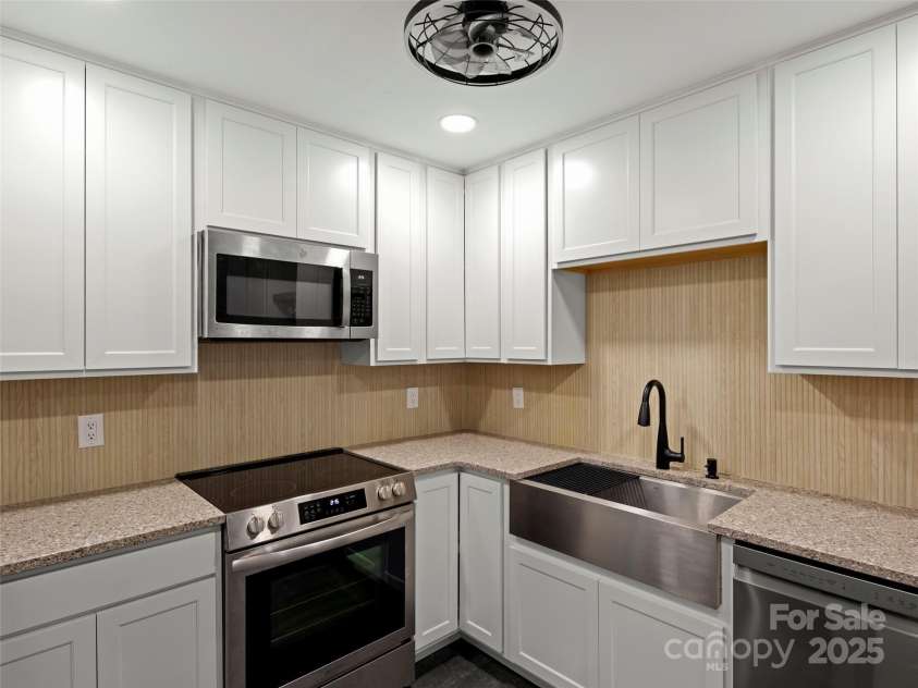 507 Woodfield Drive, Asheville, NC 28803.  MLS# CAR4293581, YatesRealty ID 34674. 