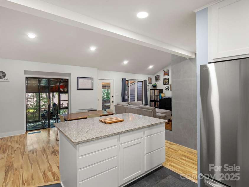 507 Woodfield Drive, Asheville, NC 28803.  MLS# CAR4293581, YatesRealty ID 34674. 