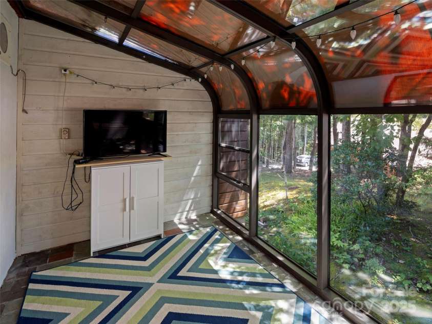 507 Woodfield Drive, Asheville, NC 28803.  MLS# CAR4293581, YatesRealty ID 34674. 