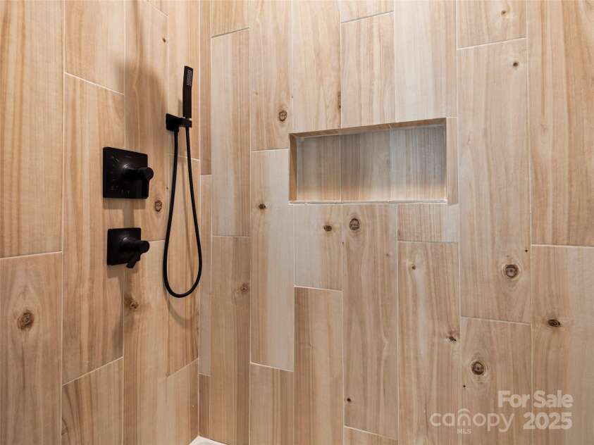 507 Woodfield Drive, Asheville, NC 28803.  MLS# CAR4293581, YatesRealty ID 34674. 