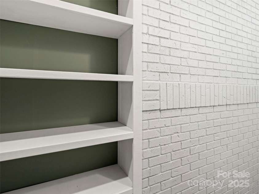 507 Woodfield Drive, Asheville, NC 28803.  MLS# CAR4293581, YatesRealty ID 34674. 