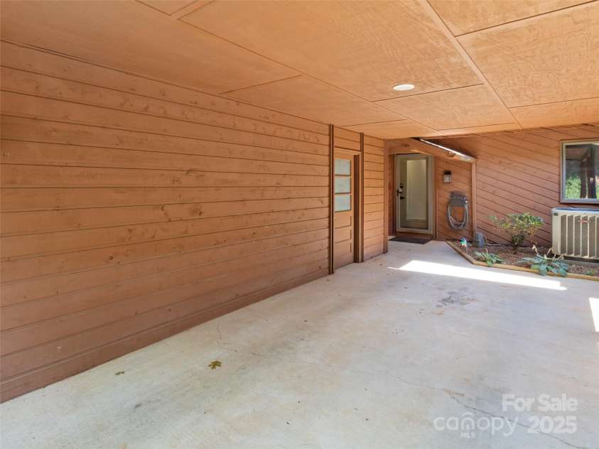 507 Woodfield Drive, Asheville, NC 28803.  MLS# CAR4293581, YatesRealty ID 34674. 