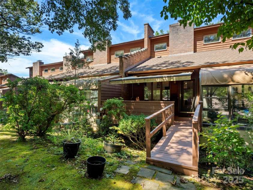 507 Woodfield Drive, Asheville, NC 28803.  MLS# CAR4293581, YatesRealty ID 34674. 