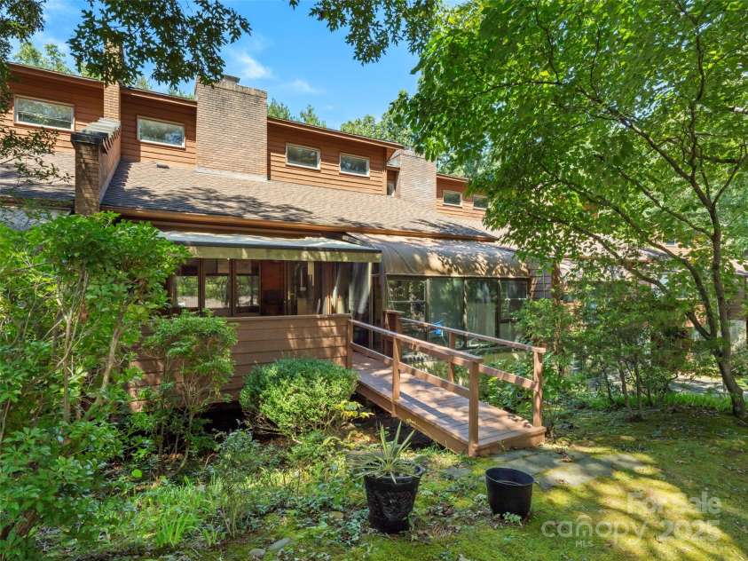 507 Woodfield Drive, Asheville, NC 28803.  MLS# CAR4293581, YatesRealty ID 34674. 