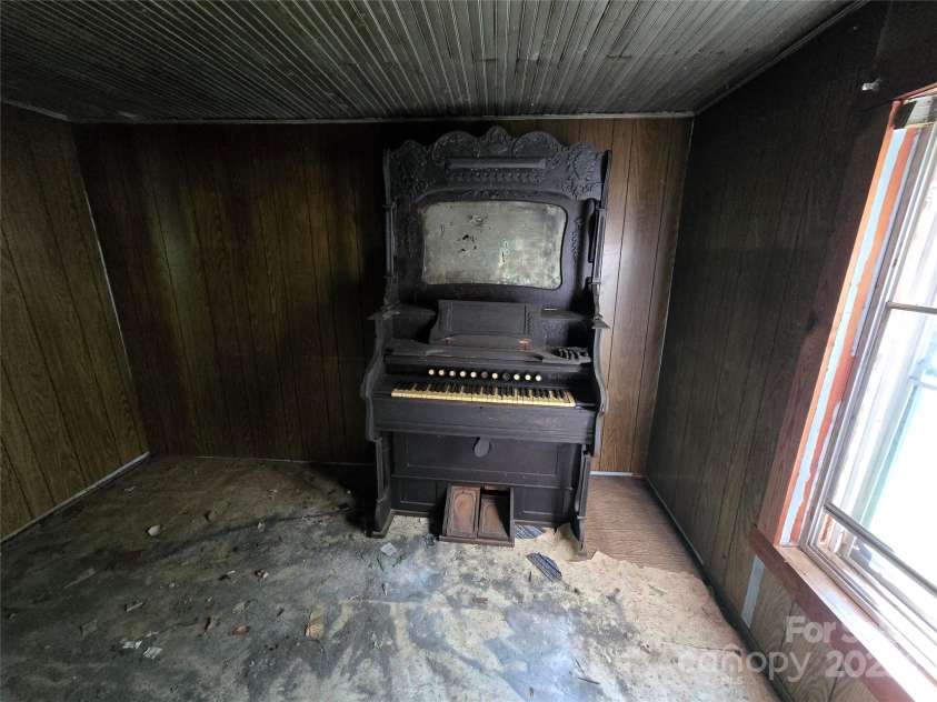 3132 Jones Wade Road, Hudson, NC 28638.  MLS# CAR4296824, YatesRealty ID 34675. Organ conveys!