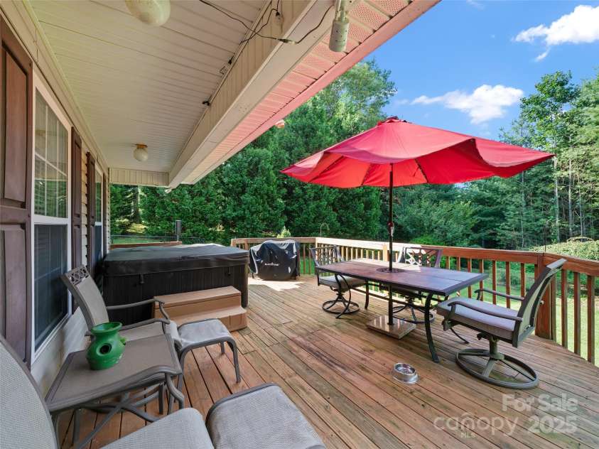 282 Sourwood Drive, Spruce Pine, NC 28777.  MLS# CAR4296504, YatesRealty ID 34676. 