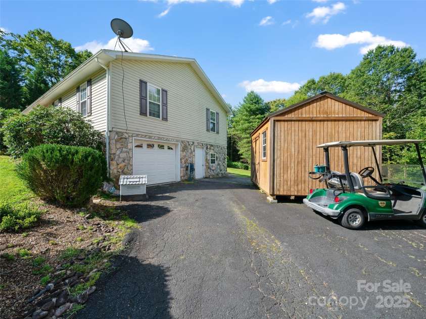 282 Sourwood Drive, Spruce Pine, NC 28777.  MLS# CAR4296504, YatesRealty ID 34676. 