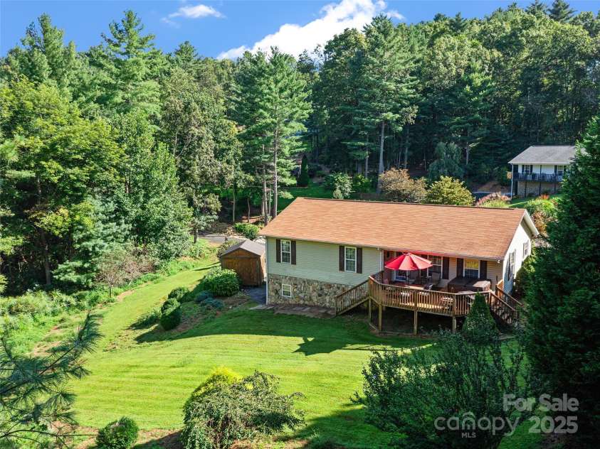 282 Sourwood Drive, Spruce Pine, NC 28777.  MLS# CAR4296504, YatesRealty ID 34676. 