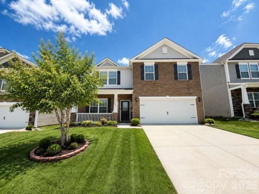 5120 Briscoe Drive, Charlotte, NC 28214.  MLS# CAR4399632, YatesRealty ID 34677. 