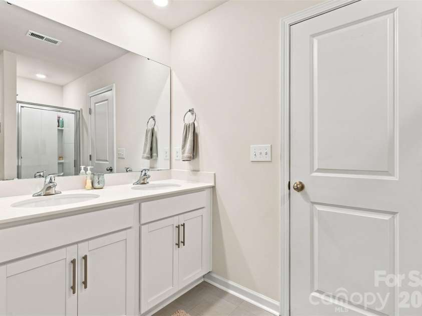 5120 Briscoe Drive, Charlotte, NC 28214.  MLS# CAR4399632, YatesRealty ID 34677. 