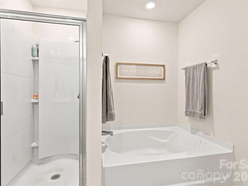 5120 Briscoe Drive, Charlotte, NC 28214.  MLS# CAR4399632, YatesRealty ID 34677. 