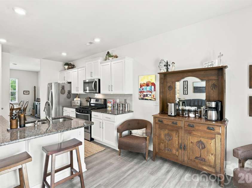 5120 Briscoe Drive, Charlotte, NC 28214.  MLS# CAR4399632, YatesRealty ID 34677. 