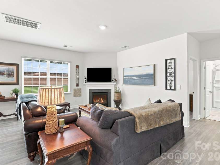 5120 Briscoe Drive, Charlotte, NC 28214.  MLS# CAR4399632, YatesRealty ID 34677. 