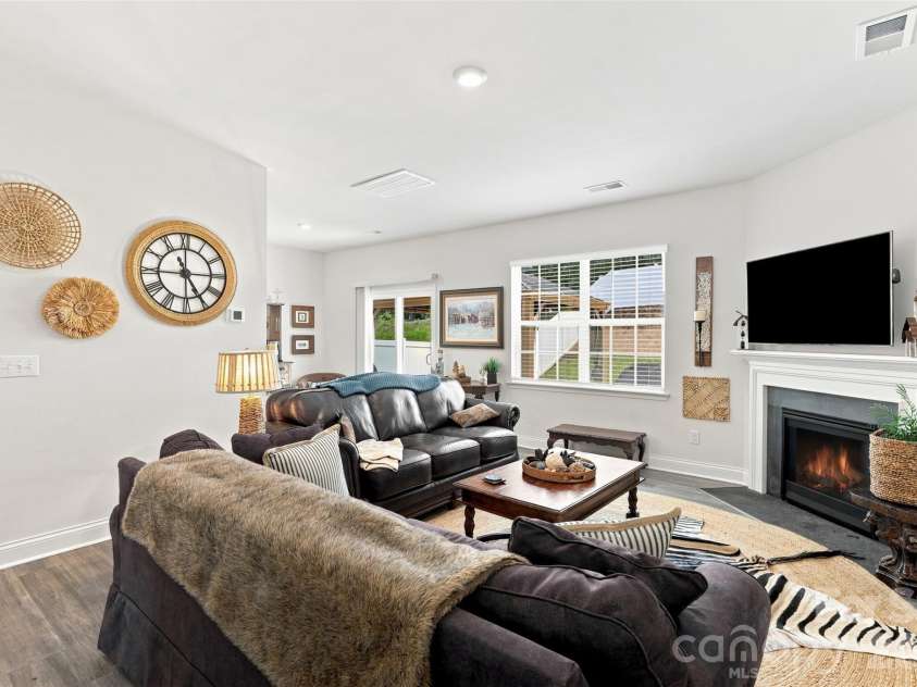 5120 Briscoe Drive, Charlotte, NC 28214.  MLS# CAR4399632, YatesRealty ID 34677. 