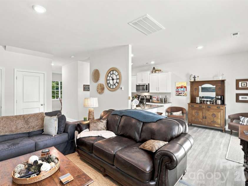 5120 Briscoe Drive, Charlotte, NC 28214.  MLS# CAR4399632, YatesRealty ID 34677. 