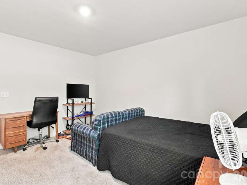 5120 Briscoe Drive, Charlotte, NC 28214.  MLS# CAR4399632, YatesRealty ID 34677. 