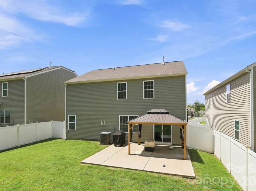 5120 Briscoe Drive, Charlotte, NC 28214.  MLS# CAR4399632, YatesRealty ID 34677. 